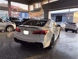 أكورا TLX